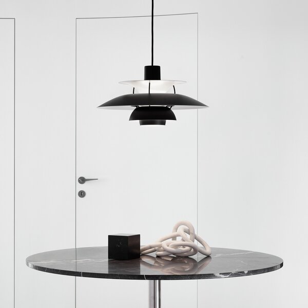 Louis Poulsen PH 5 500 viseća lampa, monokromatska crna, Ø 50 cm, prigušiva, Crno, Dnevni boravak/blagovaonica, Metal