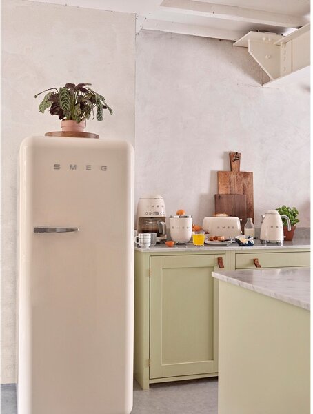 Krem-bijelo kuhalo za vodu SMEG 50's Retro Style