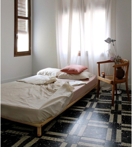 Krevet za jednu osobu od borovine s podnicom 90x200 cm Senza – Karup Design