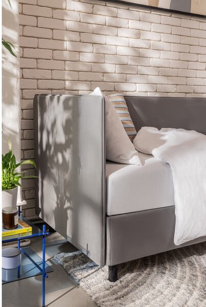Sivi tapecirani krevet s prostorom za odlaganje s madracem 120x200 cm Avela – Bonami Selection