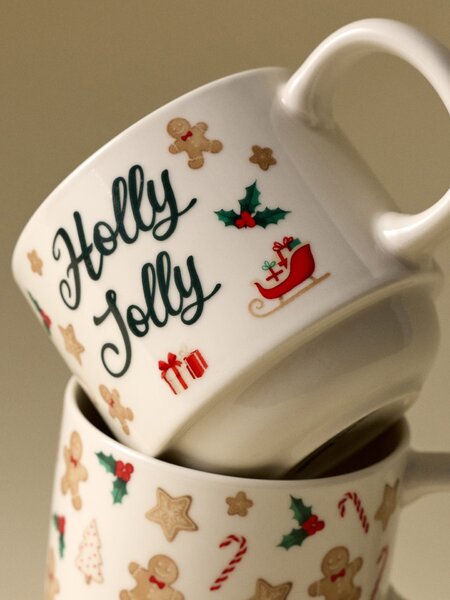 Sinsay - Božićne keramičke šalice s motivom medenjaka i natpisom „Holly Jolly“ 2 kom