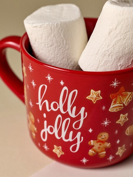 Sinsay - Božićna keramička šalica s motivom medenjaka i natpisom „Holly Jolly“