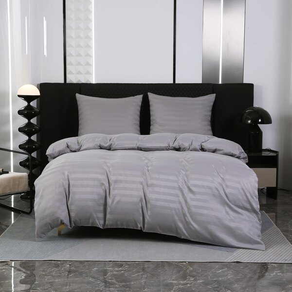 Hotelska posteljina od mikrovlakana JASMINE svijetlo siva - pruga 2 cm, hotelski džep Dimenzije posteljine: 70 x 90 cm | 140 x 220 cm