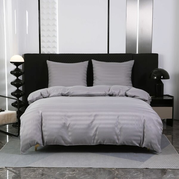 Hotelska posteljina od mikrovlakana JASMINE svijetlo siva - pruga 2 cm, hotelski džep Dimenzije posteljine: 70 x 90 cm | 140 x 220 cm