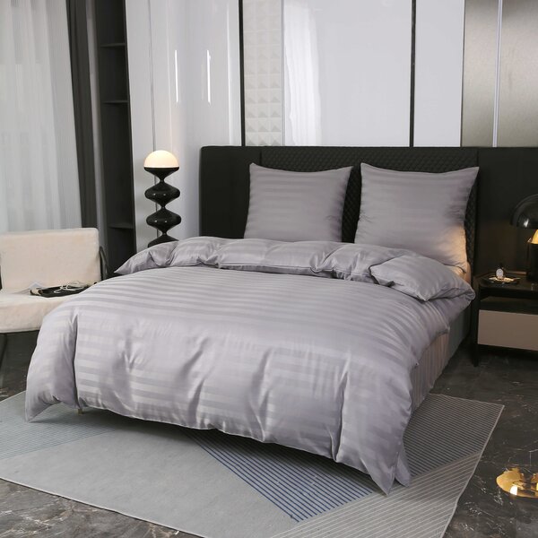 Hotelska posteljina od mikrovlakana JASMINE svijetlo siva - pruga 2 cm, hotelski džep Dimenzije posteljine: 70 x 90 cm | 140 x 220 cm