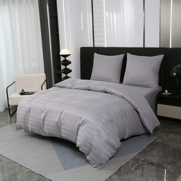 Hotelska posteljina od mikrovlakana JASMINE svijetlo siva - pruga 2 cm, hotelski džep Dimenzije posteljine: 70 x 90 cm | 140 x 220 cm