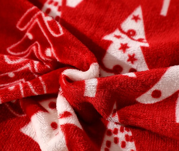 Set posteljine od mikropliša CHRISTMAS TREES crvena + plahta od mikropliša SOFT 180x200 cm bijela, bračni krevet