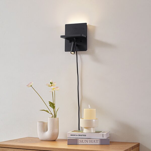 Lindby LED zidna lampa Auden, crna, utikač, stanica za punjenje, Crno, Dnevni boravak/blagovaonica, Metal