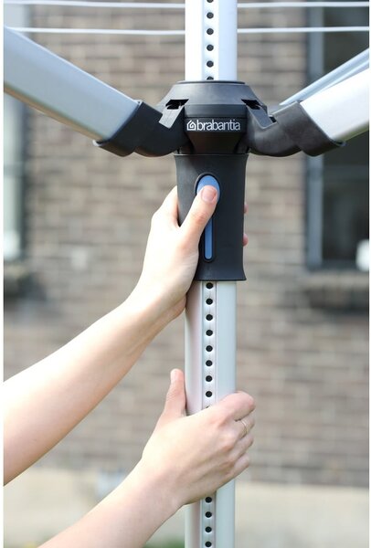 Vrtna sušilica za rublje u srebrnoj boji 50 m Lift-o-Matic Advance – Brabantia