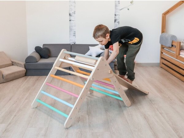 Drveni Piklerov trokut MONTY, 59 cm, s Montessori pločom, višebojni ELIS design