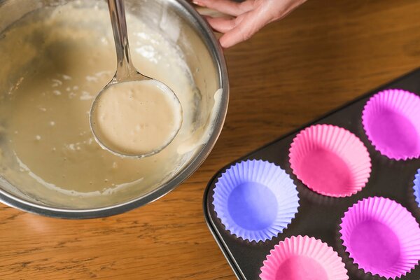 Teflonska posuda + 12 silikonskih kalupa za pečenje muffina