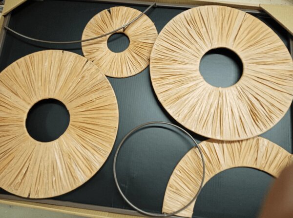 AKCIJA Zidna dekoracija CIRCLES metalna 48x68 cm, smeđa II. kvaliteta