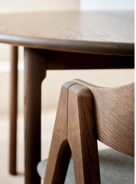 Smeđi okrugao proširiv blagovaonski stol od punog hrasta ø 120 cm Noor – Hammel Furniture