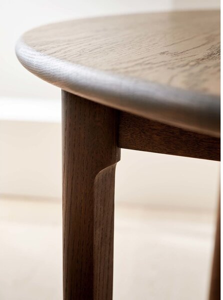 Smeđi okrugao proširiv blagovaonski stol od punog hrasta ø 120 cm Noor – Hammel Furniture