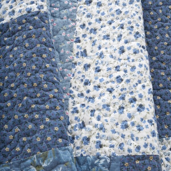 Plavi pamučan prošiven prekrivač 220x230 cm Floral Patchwork – Bianca