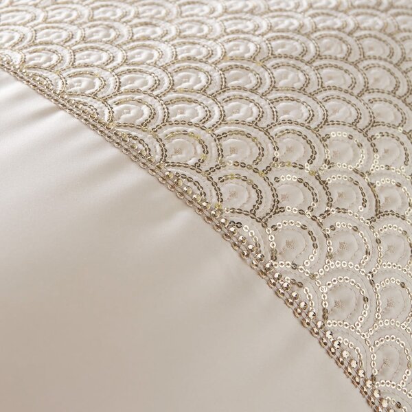 Bež posteljina za bračni krevet od mikrosatena 200x200 cm Deco Sequin – Catherine Lansfield