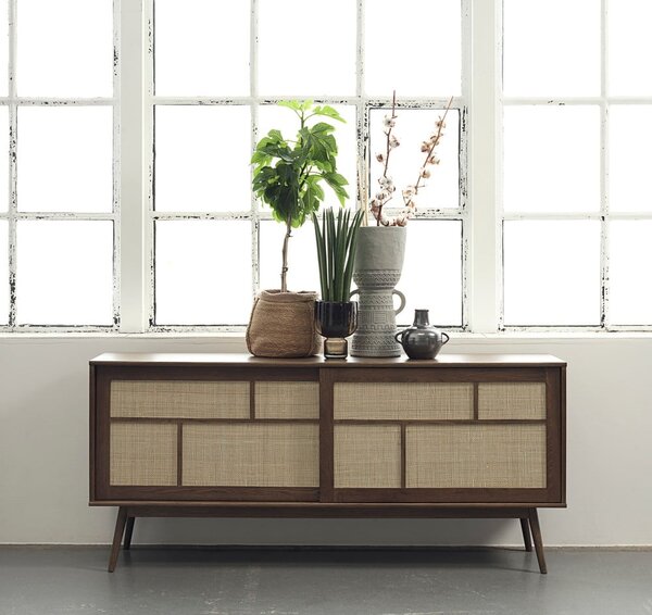 Tamno smeđa niska komoda u dekoru hrasta s kliznim vratima 180x80 cm Barrali – Unique Furniture