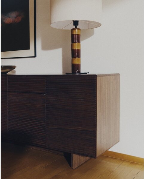 Tamno smeđa komoda u dekoru oraha 194,5x78x45 cm Norlen – Kave Home