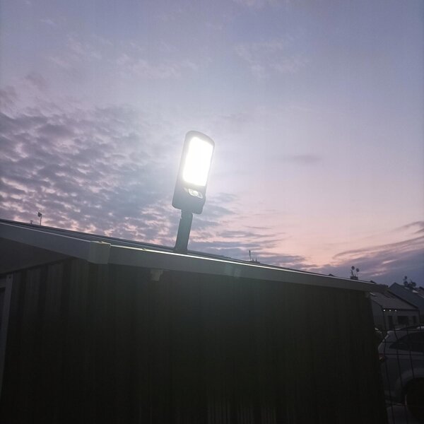 Solar 120 LED COB CESPE LAMPA SA SAVERNIM POKRETANJU ISPIJENE + UKLJUČENO KOLENT