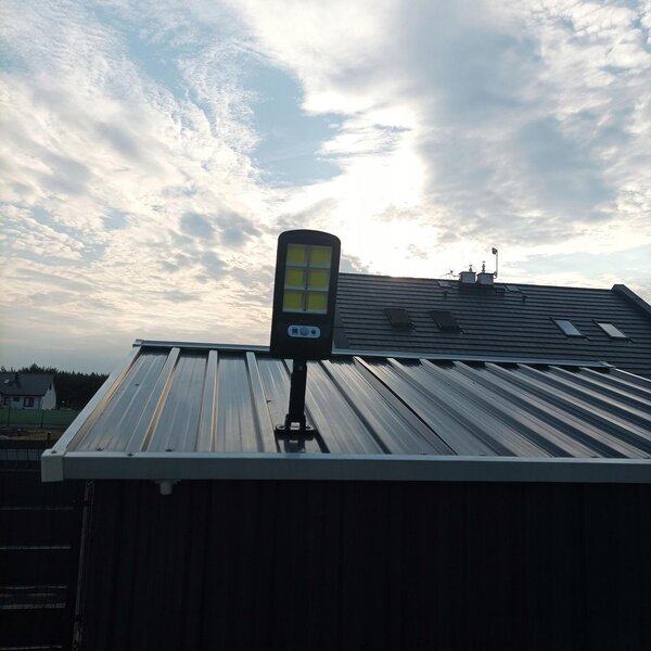 Solar 120 LED COB CESPE LAMPA SA SAVERNIM POKRETANJU ISPIJENE + UKLJUČENO KOLENT