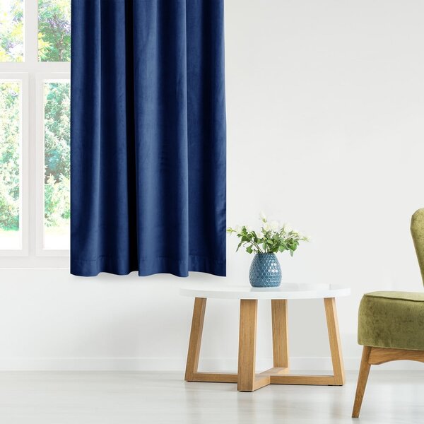Tamno plava zavjesa za djelomično zamračenje od samta 140x270 cm Eyelets – Restilo