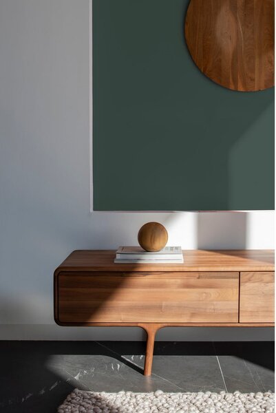 Smeđa TV komoda od punog oraha 220x45x45 cm Fawn – Gazzda