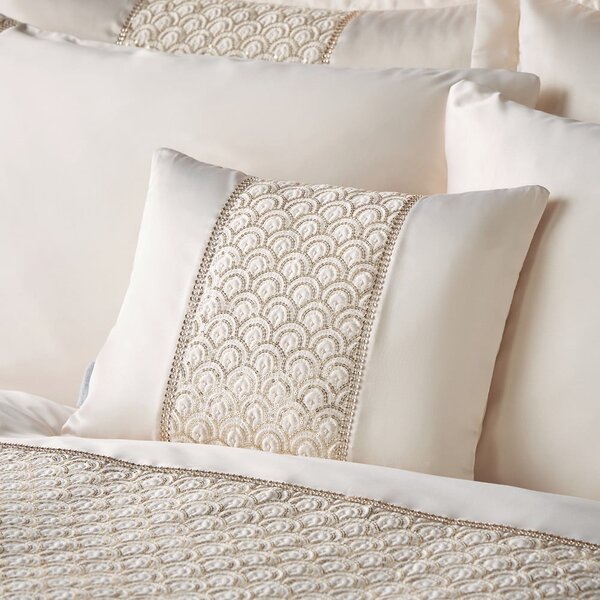 Ukrasni jastuk od mikrosatena 30x40 cm Deco Sequin – Catherine Lansfield
