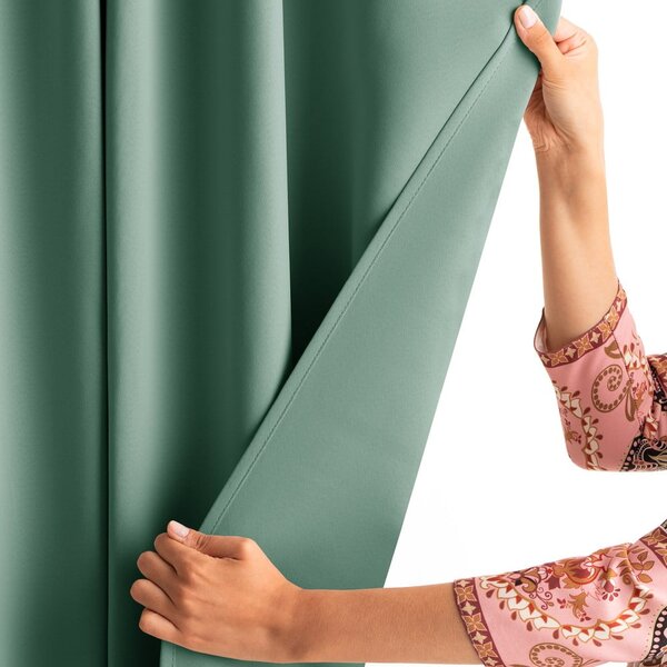 Svijetlo zelena zavjesa za djelomično zamračenje 140x245 cm Kierra – Restilo