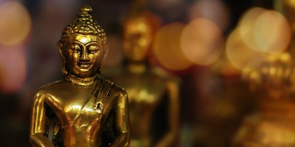 Slika Buddha s apstraktnom pozadinom