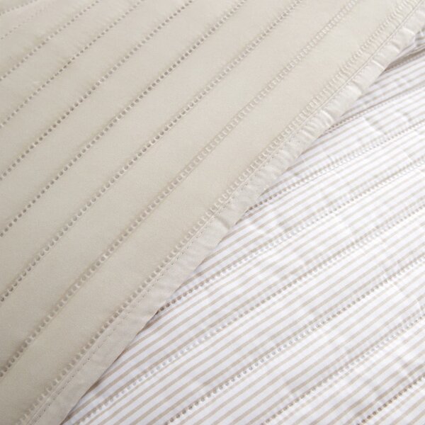 Bež prošiven prekrivač 220x230 cm Stripe – Catherine Lansfield