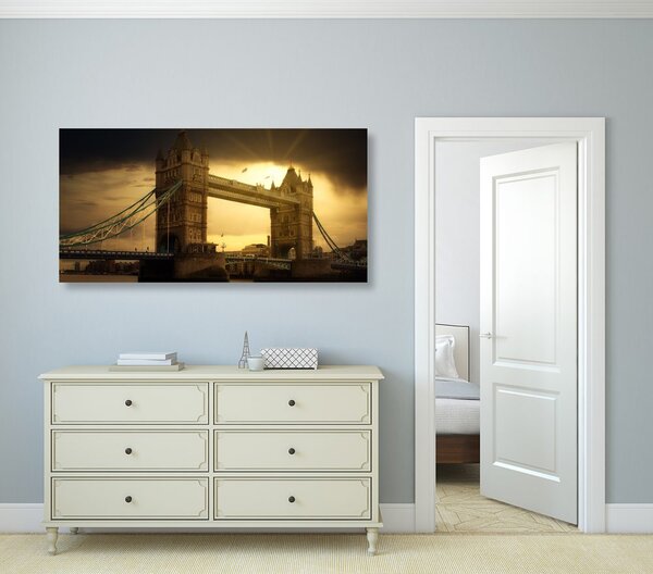 Slika zalazak sunca nad Tower Bridge