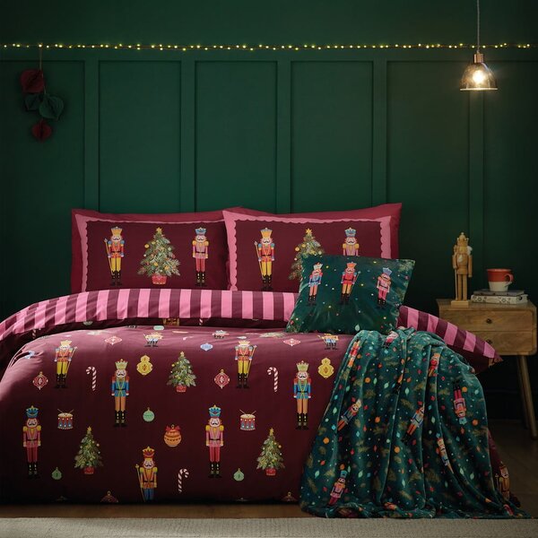Ružičasta/ljubičasta posteljina za bračni krevet 200x200 cm Nutcracker Stripe – Catherine Lansfield