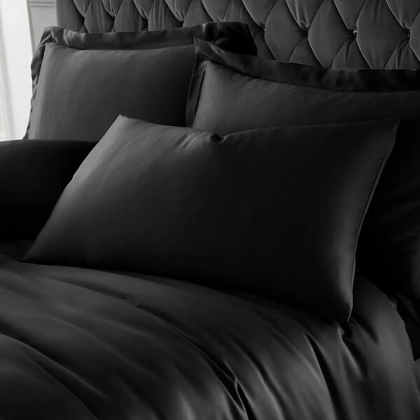 Crna satenska posteljina za krevet za jednu osobu 135x200 cm Silky Soft – Catherine Lansfield