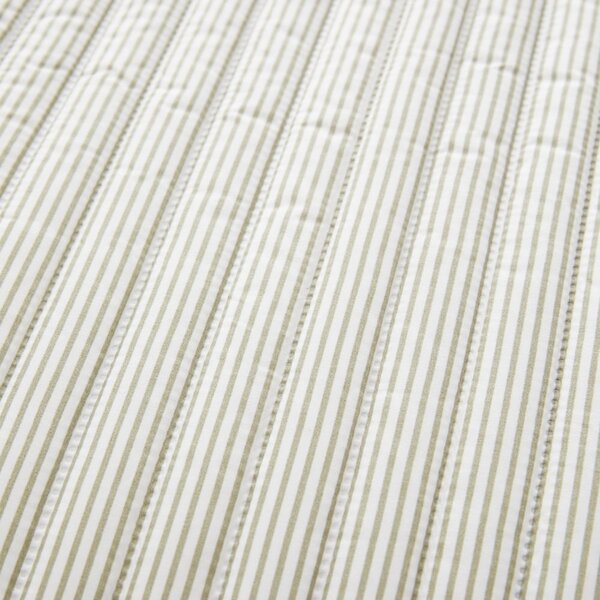 Zeleni prošiven prekrivač 220x230 cm Stripe – Catherine Lansfield