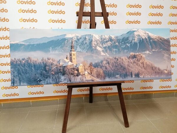 Slika crkva kod jezera Bled u Sloveniji