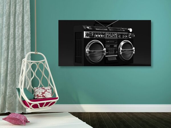 Slika disco radio iz 90-ih godina u crno-bijelom dizajnu