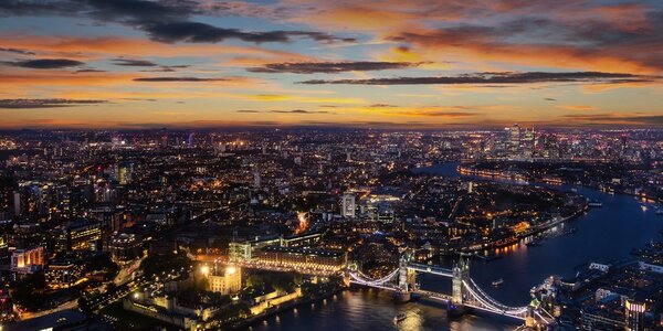 Slika pogled iz zraka na Tower Bridge