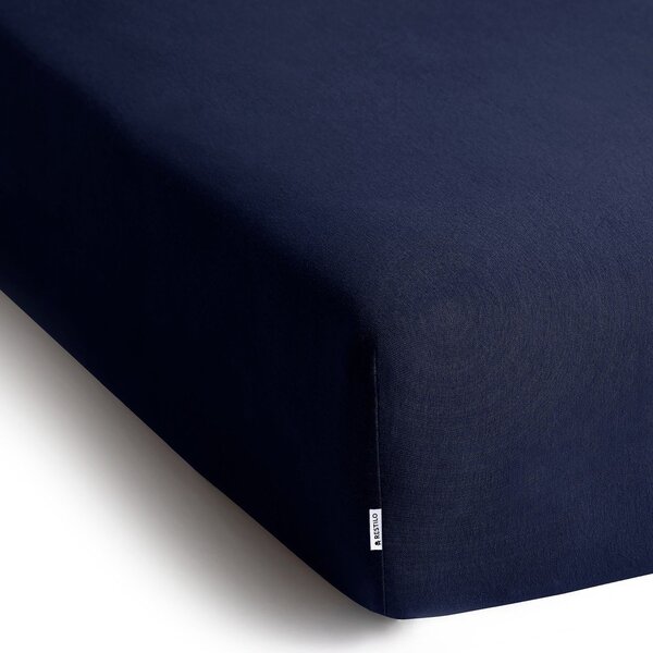 Tamno plava plahta s gumom od jeseya 140x200 cm Amber – Restilo