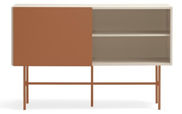 Ciglasta/bež niska komoda s kliznim vratima 140x91 cm Nube – Teulat