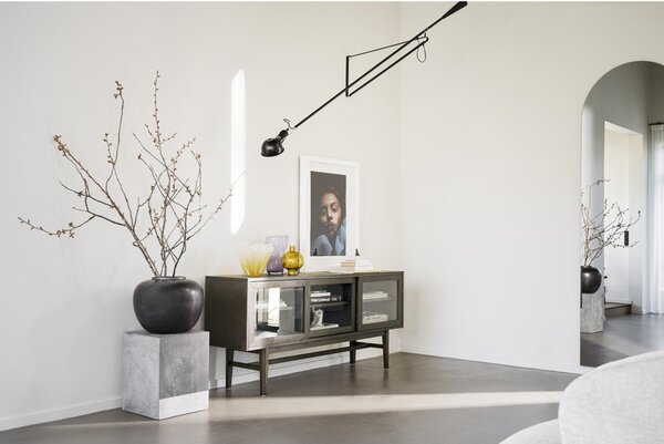 Smeđa vitrina u dekoru hrasta s kliznim vratima 170x75 cm Hazelton – Rowico