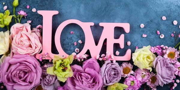 Slika s natpisom Love