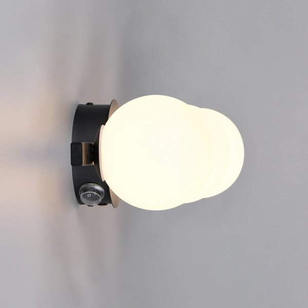 Trio Lighting Zidna svjetiljka Alfio, 50 cm, crni metal/staklo, IP44, 3 svjetla, Crno, kupaonica, Metal