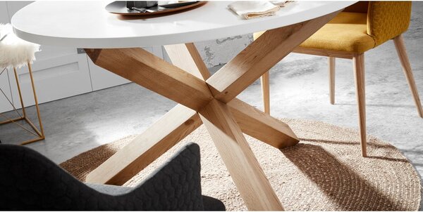 Blagovaonski stol Kave Home Nori, ⌀ 135 cm