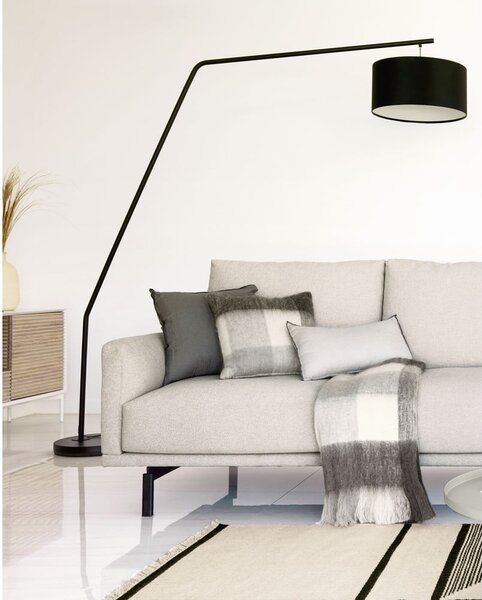 Crna stojeća svjetiljka s tekstilnim sjenilom (visina 221,5 cm) Ciana – Kave Home