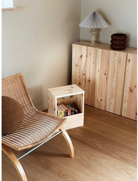 Noćni ormarić od masivnog bora u prirodnoj boji Grab It – Karup Design