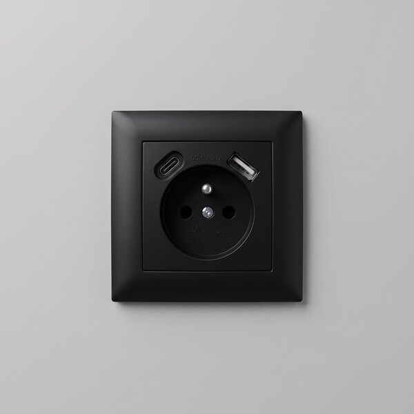 Jednostruka utičnica s uzemljenjem + USB-A USB-C OSTE JNH004-G Black