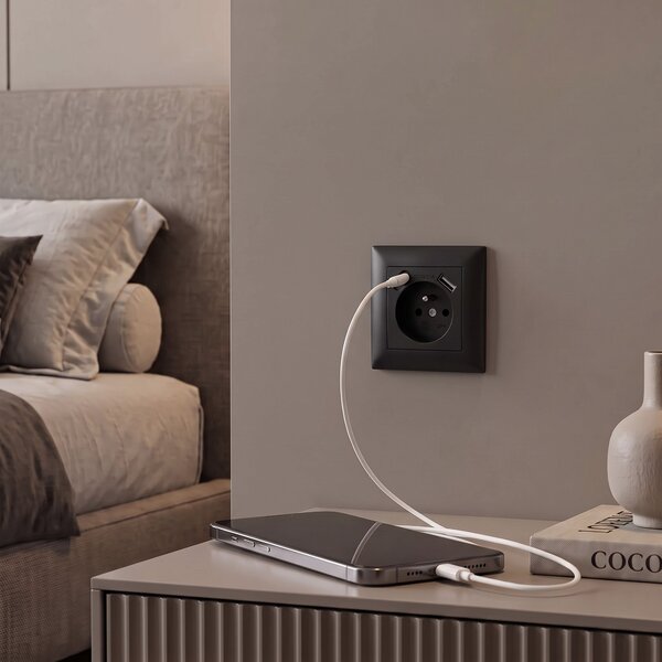 Jednostruka utičnica s uzemljenjem + USB-A USB-C OSTE JNH004-G Black