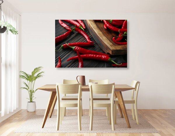 Slika daska s chilli papričicama
