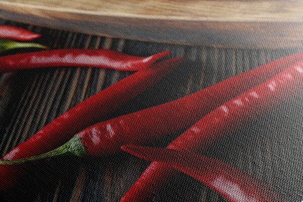 Slika daska s chilli papričicama
