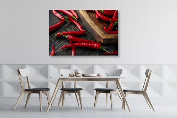 Slika daska s chilli papričicama